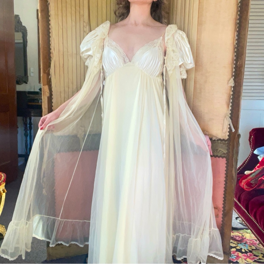 Tosca Lingerie Vintage nightgown two piece set